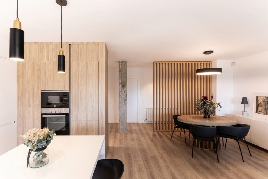 Antes y después: la reforma de un piso que se abre a la luz, por Eloi Camacho Arquitectura