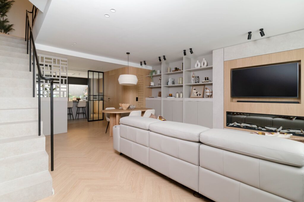 Antes y después: una vivienda desfasada que renace con estilo contemporáneo, por ACP Interiors