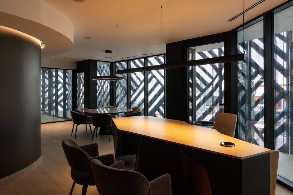 Nueva sede de Aceropanel: equilibrio entre carácter industrial y sofisticación